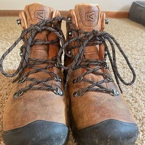 Keen Pyrenees boots